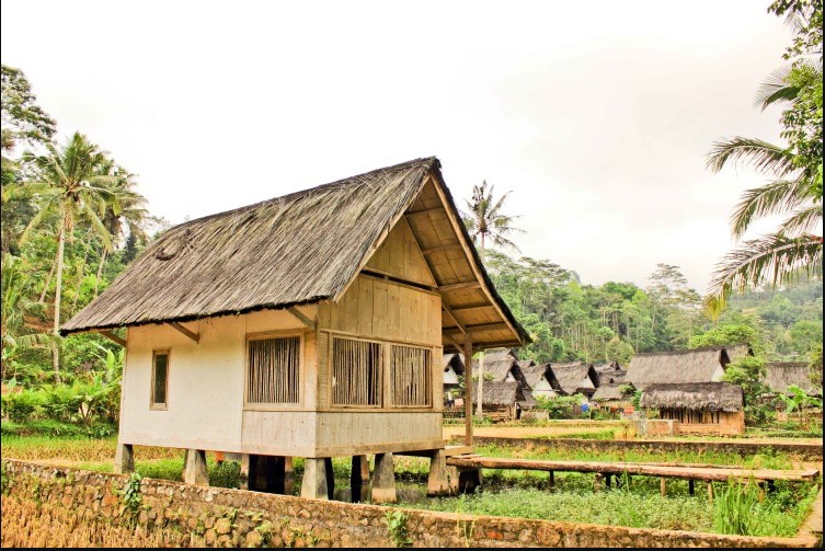 Rumah Adat Sunda Tagog Anjing