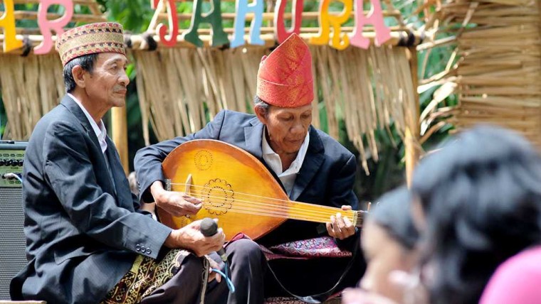 alat musik tradisional beserta penjelasannya dan gambarnya