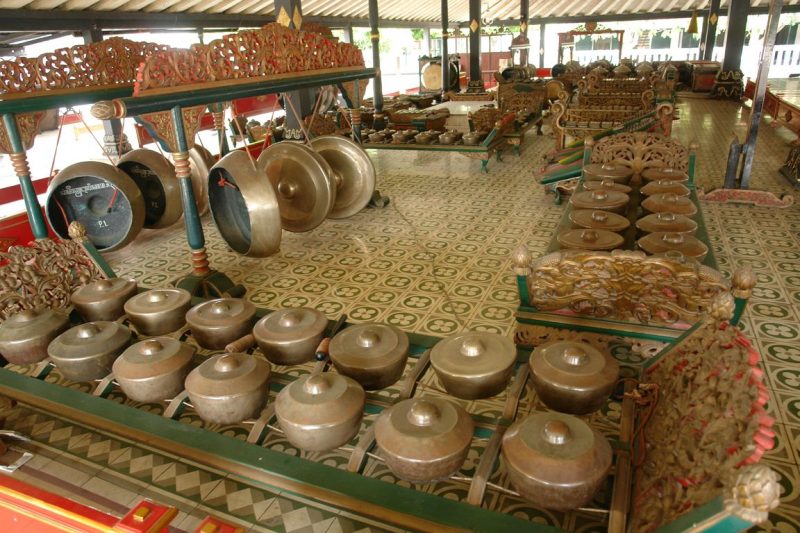 alat musik gamelan