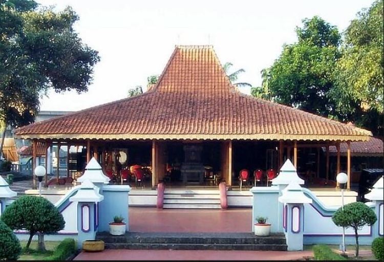 rumah adat suku madura