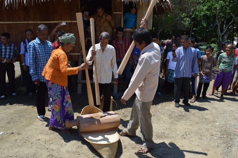 pengertian upacara adat, upacara adat bangka belitung, upacara adat nujuh jerami, upacara adat lampung, pakaian adat bangka belitung, lagu daerah bangka belitung, upacara adat bengkulu, sistem kekerabatan bangka belitung, adat istiadat bangka belitung, makanan khas bangka belitung, rumah adat bangka belitung, ritual adat bangka belitung, tradisi bangka belitung, alat musik bangka belitung, pengertian upacara adat, fungsi upacara adat, kebudayaan bangka belitung, macam macam upacara adat bangka belitung. upacara adat rebo kasan, upacara adat maras tahun, upacara adat mandi belimau, upacara adat sepintu sedulang, upacara adat perang ketupat, upacara adat buang jong