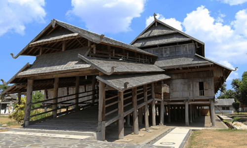 gambar rumah adat NTB istana Sumbawa