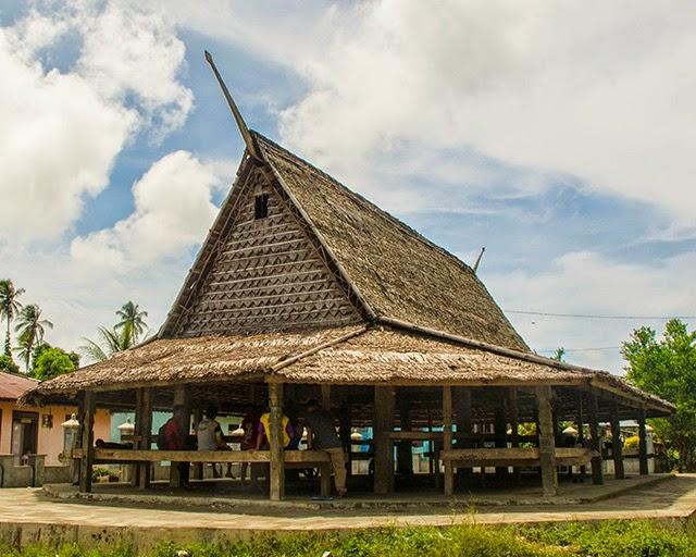 rumah adat ambon