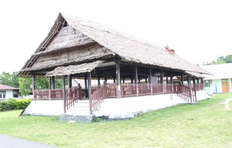 rumah adat ambon