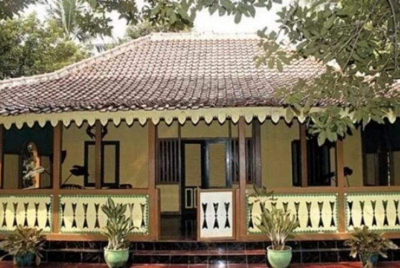 rumah adat betawi