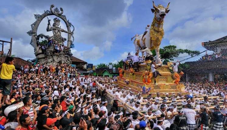 upacara adat bali, tahapan upacara ngaben, sejarah ngaben, upacara ngaben adalah, keunikan upacara ngaben, makna upacara ngaben, ngaben ceremony, gambar upacara ngaben, biaya ngaben, upacara ngaben berasal dari daerah, lembu ngaben, teks eksplanasi ngaben, ngaben massal, melasty ceremony, proses kegiatan melasti, upacara saraswati, budaya bali, suku bali, kebudayaan bali, tradisi bali, upacara adat bali, ngaben, keunikan upacara adat bogor, upacara adat jawa, sejarah upacara adat bali, keunikan upacara adat bali 