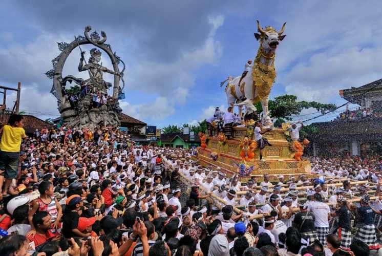 upacara adat bali, tahapan upacara ngaben, sejarah ngaben, upacara ngaben adalah, keunikan upacara ngaben, makna upacara ngaben, ngaben ceremony, gambar upacara ngaben, biaya ngaben, upacara ngaben berasal dari daerah, lembu ngaben, teks eksplanasi ngaben, ngaben massal, melasty ceremony, proses kegiatan melasti, upacara saraswati, budaya bali, suku bali, kebudayaan bali, tradisi bali, upacara adat bali, ngaben, keunikan upacara adat bogor, upacara adat jawa, sejarah upacara adat bali, keunikan upacara adat bali 