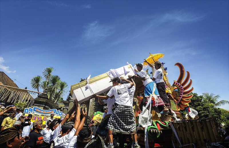 upacara adat bali, tahapan upacara ngaben, sejarah ngaben, upacara ngaben adalah, keunikan upacara ngaben, makna upacara ngaben, ngaben ceremony, gambar upacara ngaben, biaya ngaben, upacara ngaben berasal dari daerah, lembu ngaben, teks eksplanasi ngaben, ngaben massal, melasty ceremony, proses kegiatan melasti, upacara saraswati, budaya bali, suku bali, kebudayaan bali, tradisi bali, upacara adat bali, ngaben, keunikan upacara adat bogor, upacara adat jawa, sejarah upacara adat bali, keunikan upacara adat bali 