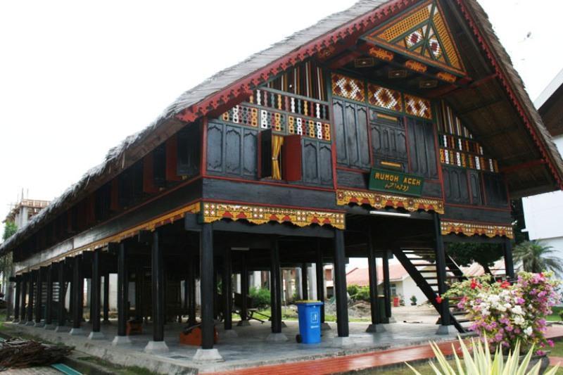 fungsi rumah adat aceh, fungsi rumah krong bade, nama rumah adat aceh, lukisan rumah adat aceh, rumah adat aceh darussalam, rumah adat aceh, denah rumah adat aceh, pakaian adat aceh, senjata adat aceh, ukiran rumah adat aceh, cari rumah adat aceh, keunikan rumah adat aceh, rumah adat jambi, rumah adat ambon, rumah adat bali, rumah adat bangka belitung